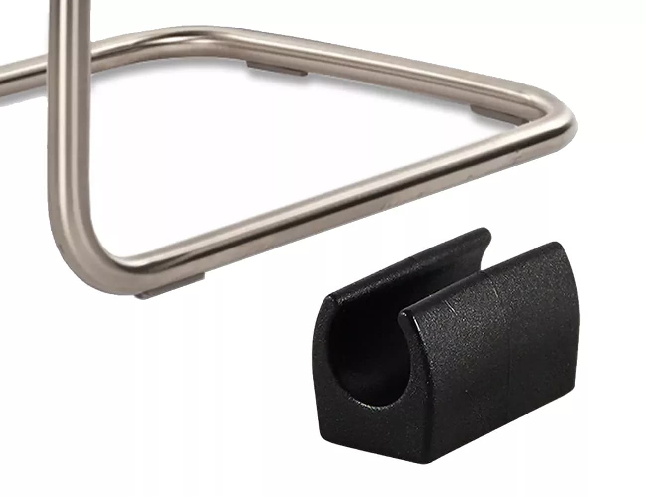 Tapones para patas de silla en una silla de estructura tubular